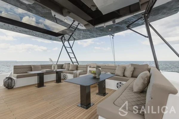 Moon Yacht 60 - Yacht Charter Sailica