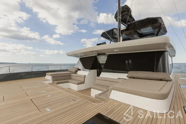 Moon Yacht 60 - Yacht Charter Sailica