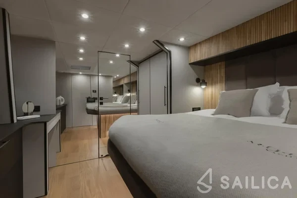Moon Yacht 60 - Yacht Charter Sailica