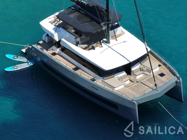 Moon Yacht 60 - Yacht Charter Sailica