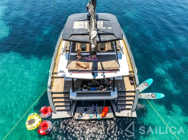 Moon Yacht 60 - Yacht Charter Sailica