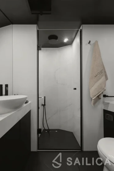 Moon Yacht 60 - Yacht Charter Sailica