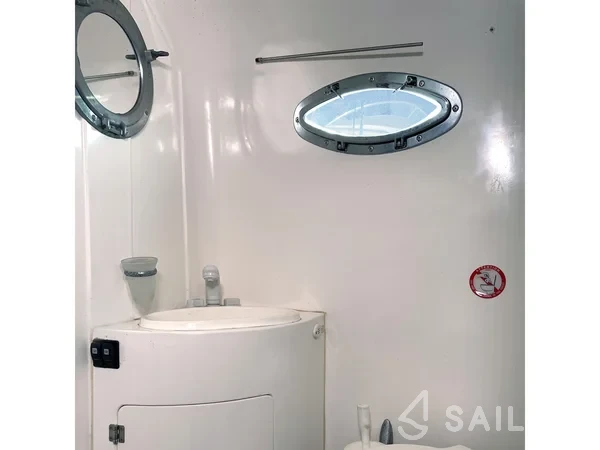 Mostro Cabin 9 - Yacht Charter Sailica