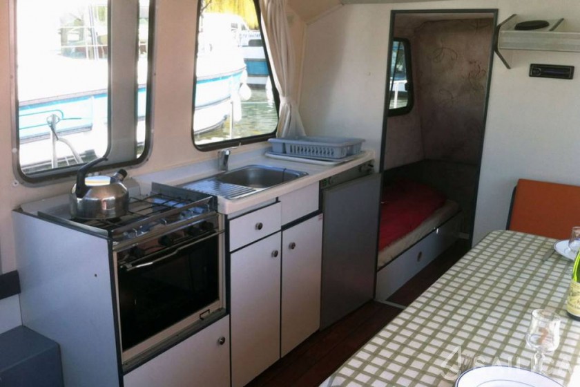 Riviera 920 - Yacht Charter Sailica