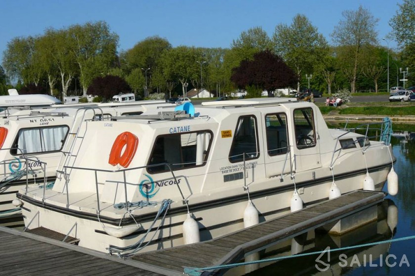 Riviera 920 - Yacht Charter Sailica