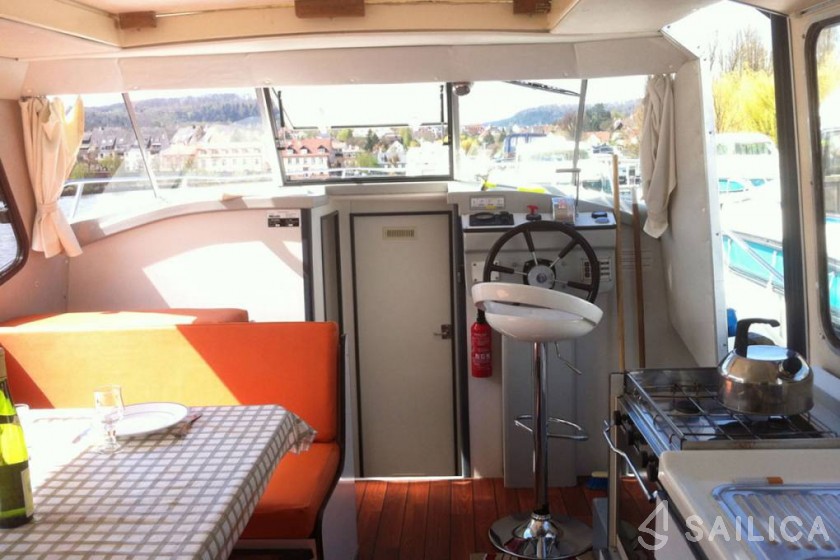 Riviera 920 - Yacht Charter Sailica