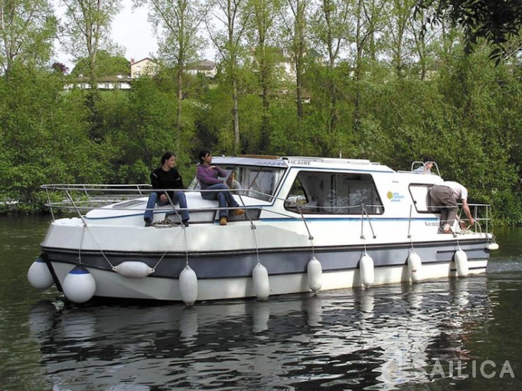 Riviera 920 - Yacht Charter Sailica
