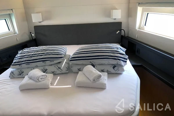 Oceanis 62 - Yacht Charter Sailica