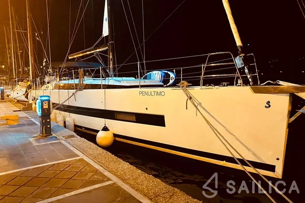 Oceanis 62 - Yacht Charter Sailica