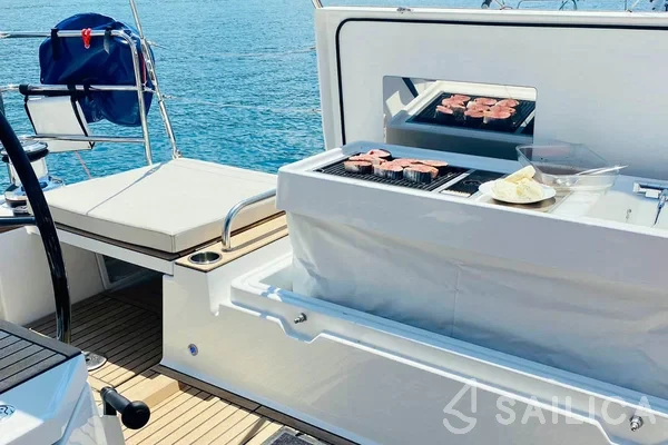 Oceanis 62 - Yacht Charter Sailica