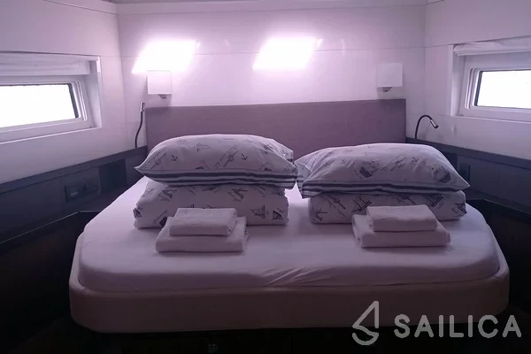 Oceanis 62 - Yacht Charter Sailica