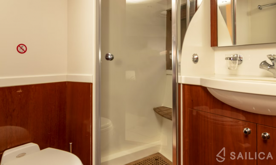Princess 72 Fly - Yacht Charter Sailica