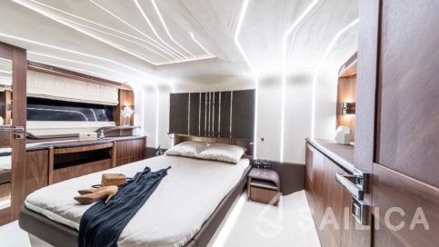 Galeon 680 Fly - Yacht Charter Sailica