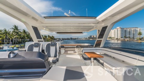 Galeon 680 Fly - Yacht Charter Sailica