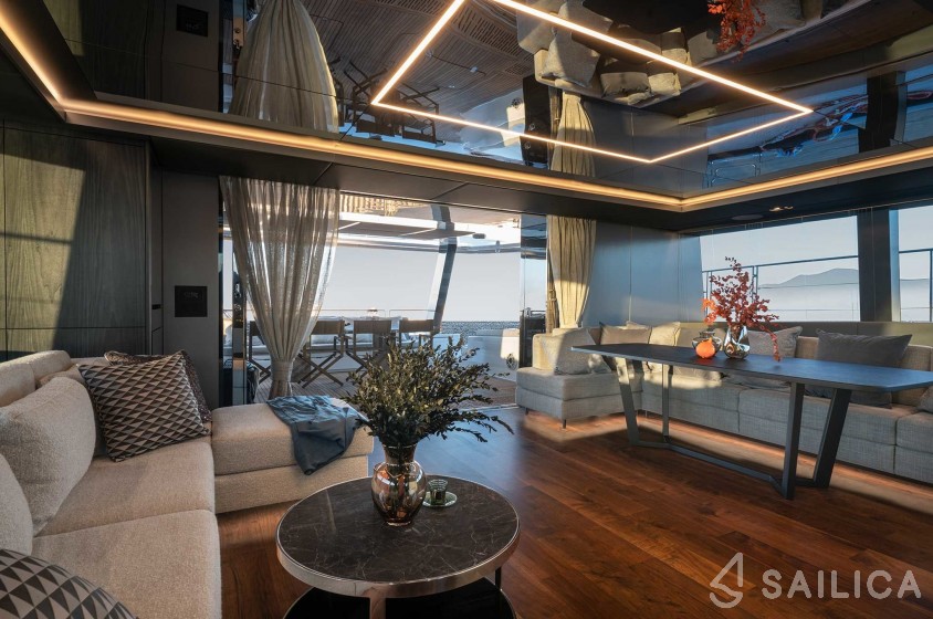 Sunreef 70 - Yacht Charter Sailica