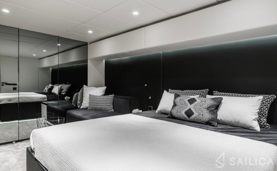 Sunreef 80 - Yacht Charter Sailica