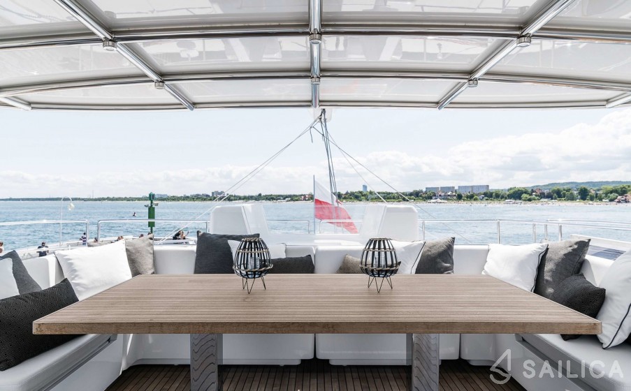 Sunreef 80 - Yacht Charter Sailica