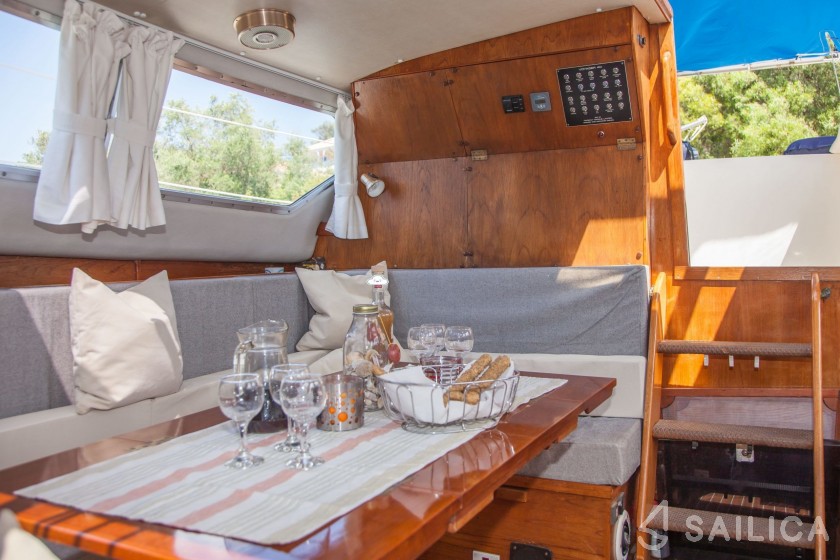 Trident Voyager 40 - Yacht Charter Sailica