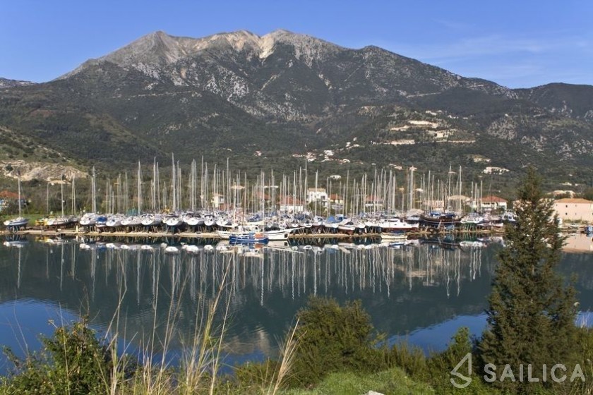 Trident Voyager 40 - Yacht Charter Sailica