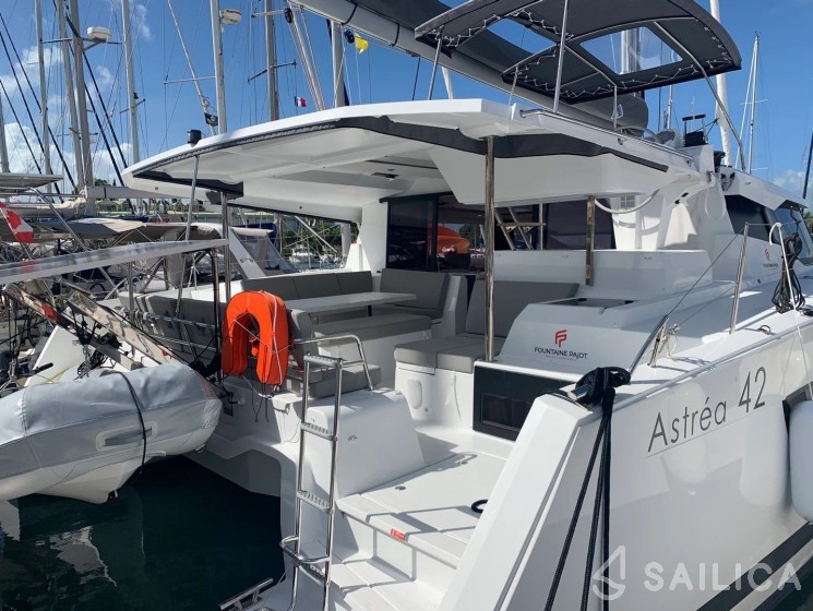 Astréa 42 - Yacht Charter Sailica