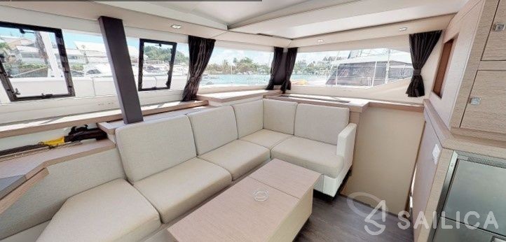 Astréa 42 - Yacht Charter Sailica