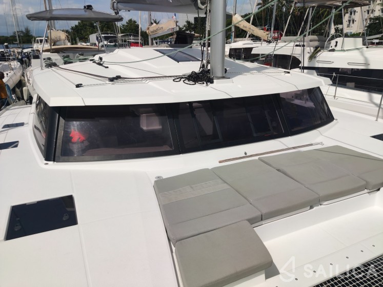 Astréa 42 - Yacht Charter Sailica