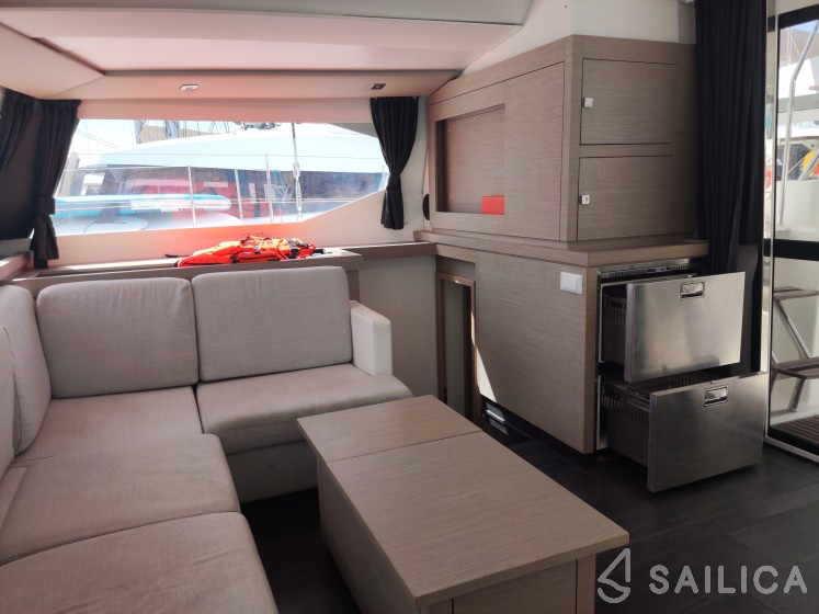 Astréa 42 - Yacht Charter Sailica