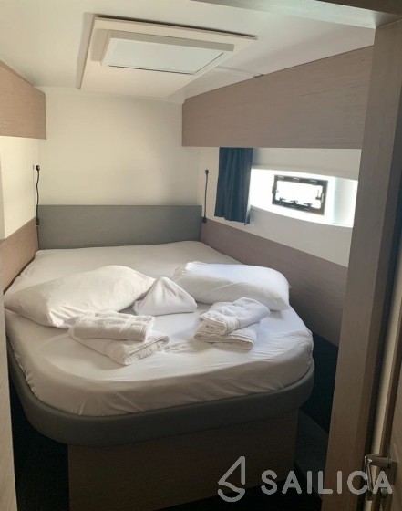Astréa 42 - Yacht Charter Sailica