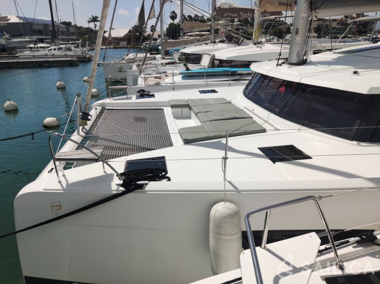 Astréa 42 - Yacht Charter Sailica
