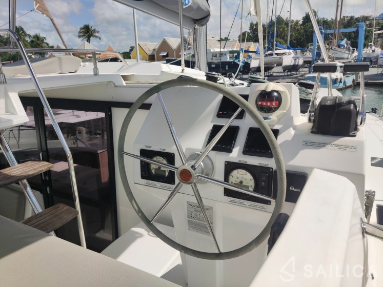 Astréa 42 - Yacht Charter Sailica
