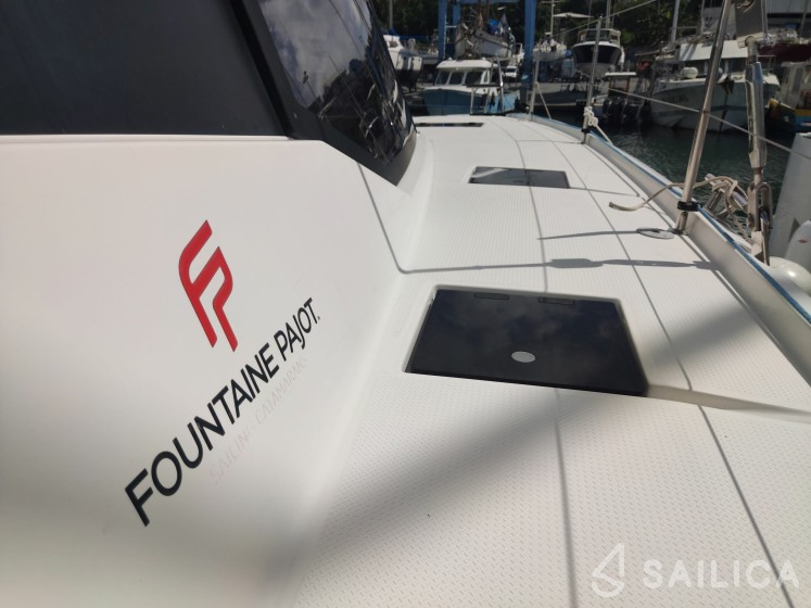 Astréa 42 - Yacht Charter Sailica