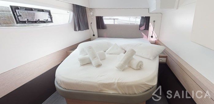 Astréa 42 - Yacht Charter Sailica