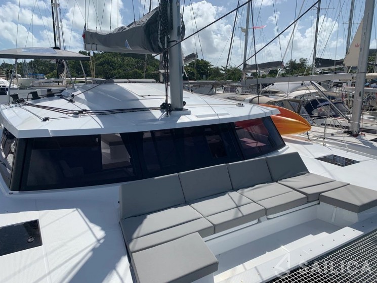Astréa 42 - Yacht Charter Sailica
