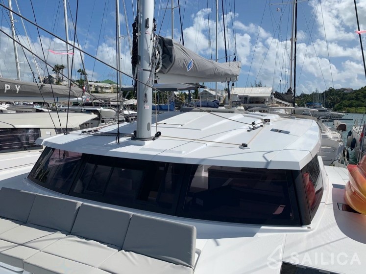 Astréa 42 - Yacht Charter Sailica