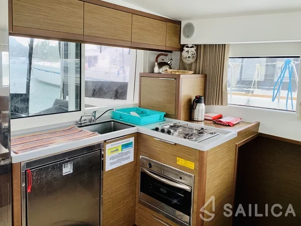 Lagoon 40 - Yacht Charter Sailica