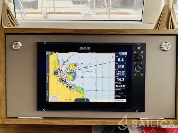 Lagoon 40 - Yacht Charter Sailica