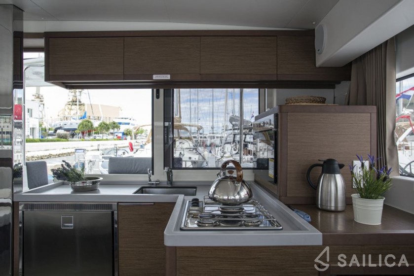 Lagoon 40 - Yacht Charter Sailica