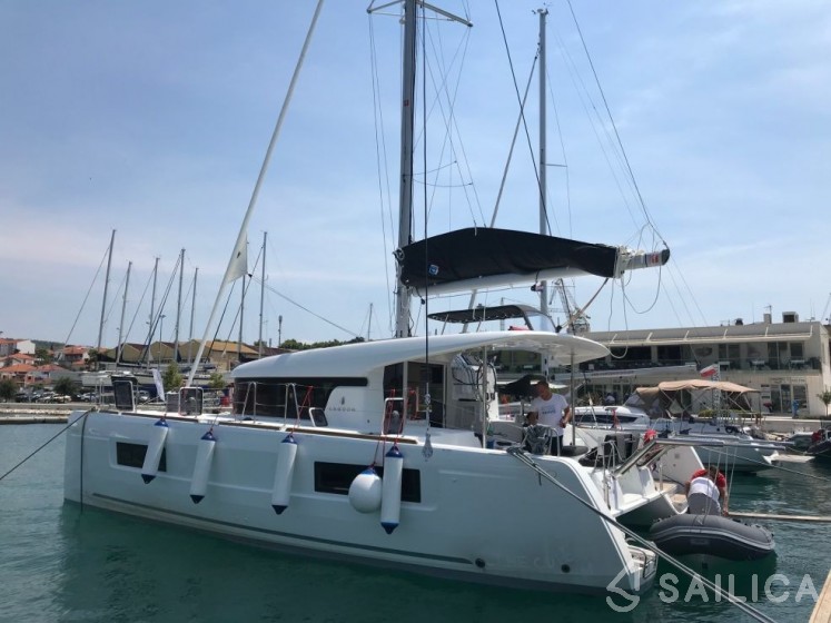 Lagoon 40 - Yacht Charter Sailica