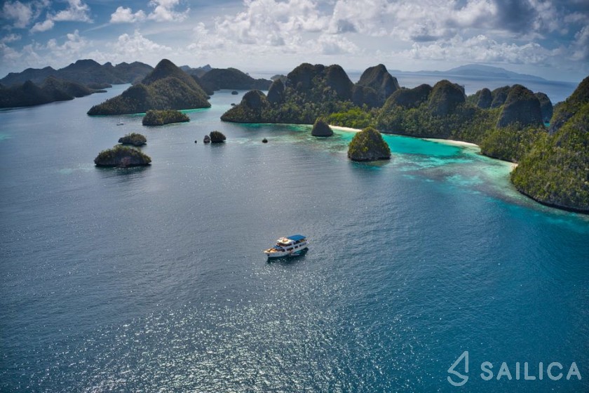 Custom Built - Yacht Charter Sailica