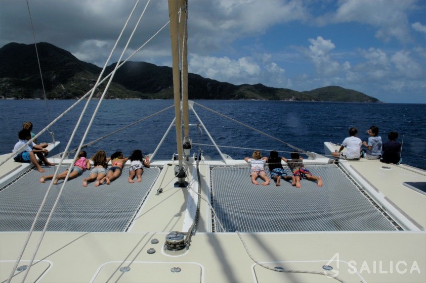 Ocean 850 - Yacht Charter Sailica
