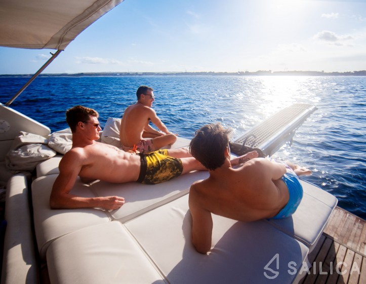 Rizzardi 50 - Yacht Charter Sailica
