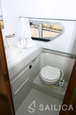 Fermanagh 42 - Yacht Charter Sailica