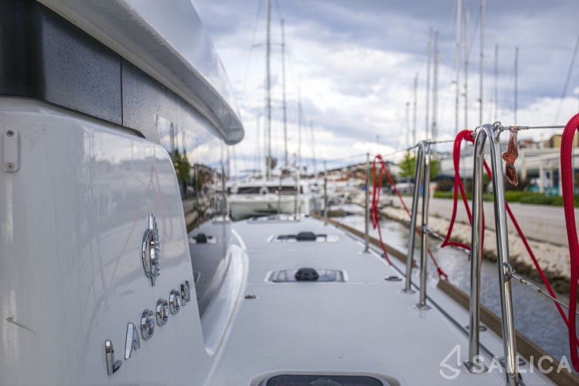 Lagoon 40 - 4 + 2 cab  - Yacht Charter Sailica