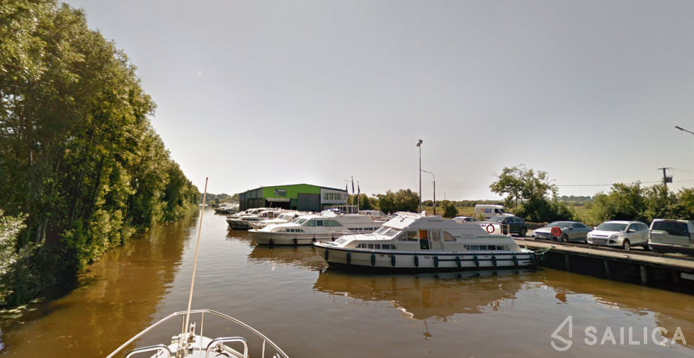 Le Boat Caprice - Yacht Charter Sailica