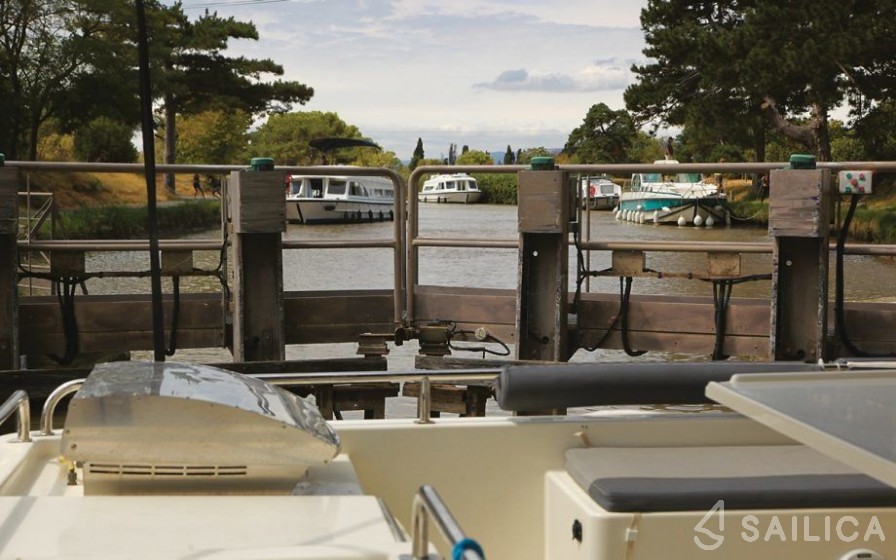 Le Boat Horizon 4 - Yacht Charter Sailica