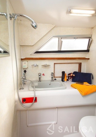 Le Boat Lake Star - Yacht Charter Sailica