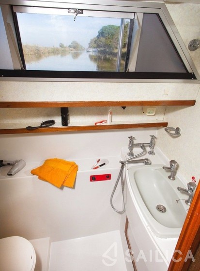 Le Boat Lake Star - Yacht Charter Sailica