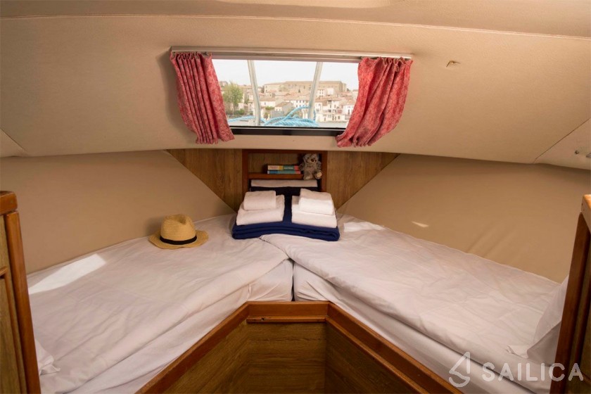 Le Boat Lake Star - Yacht Charter Sailica