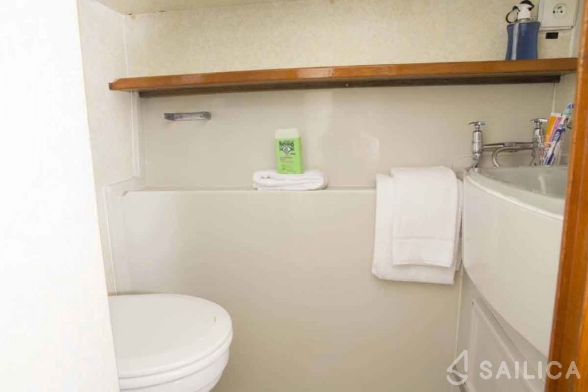 Le Boat Lake Star - Yacht Charter Sailica