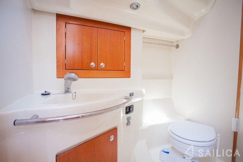 Elan 384 Impression - Yacht Charter Sailica